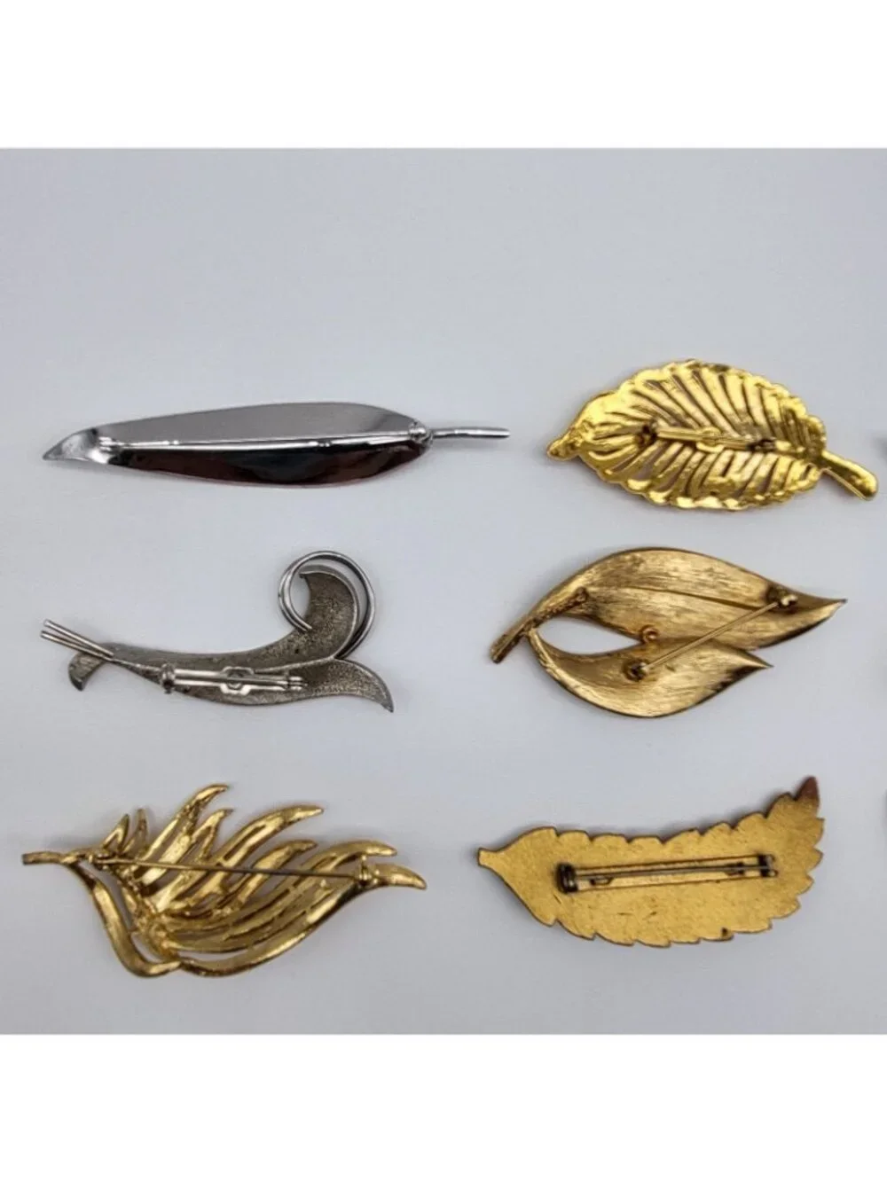 Fab Vintage Brooch pin lot leaf feather leaves some signed 22 piece Boho